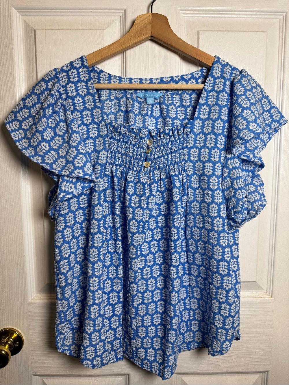 Draper James Blue Floral Smocked Flutter Sleeve Blouse Size Large Cottagecore